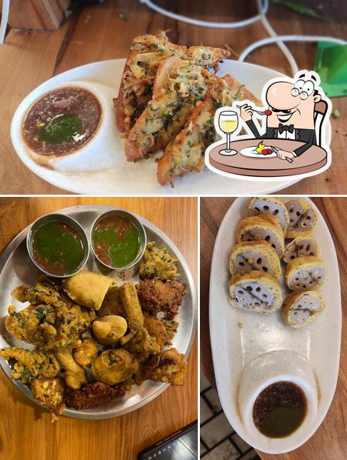 Food at Bhanu Ram Wadhwa Pakode Wala