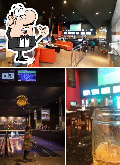 O interior do Boliche Sports Bar