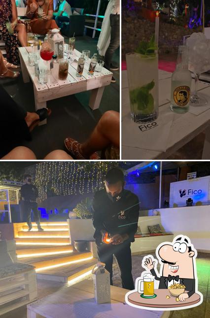 Puoi ordinare un rinfrescante bicchiere di birra chiara o scura