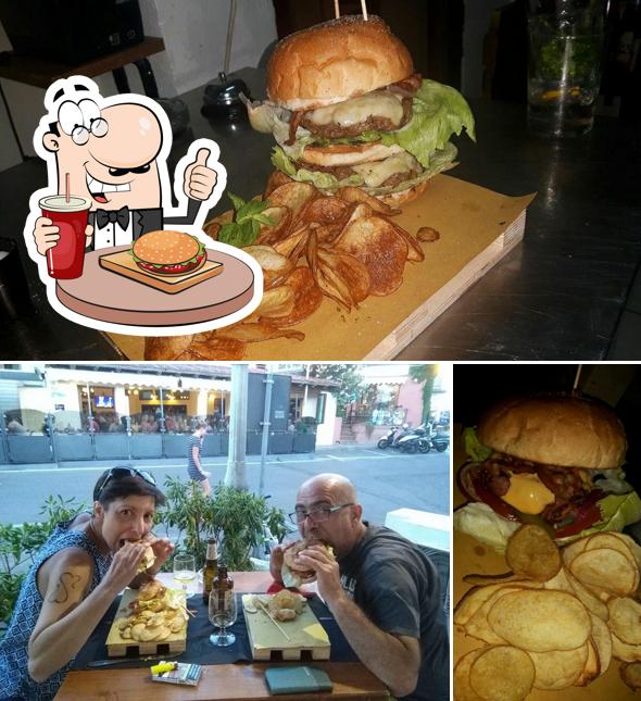 Prenditi un hamburger a Sherden - Street Food - Grill & Music Bar