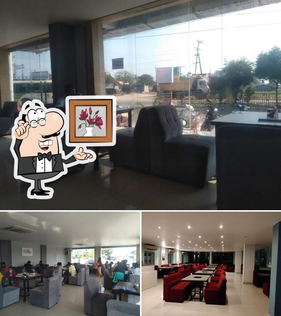 Check out how FOOD O' CLOCK looks inside