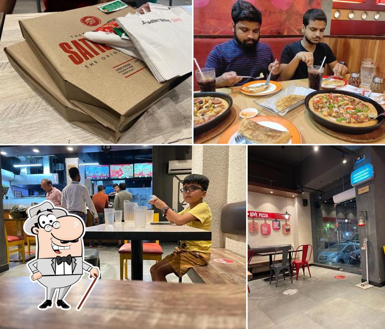 The exterior of Pizza Hut Swaroop Nagar, Kanpur