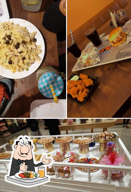 Meals at USPFC (US Pizza & Fried Chicken)