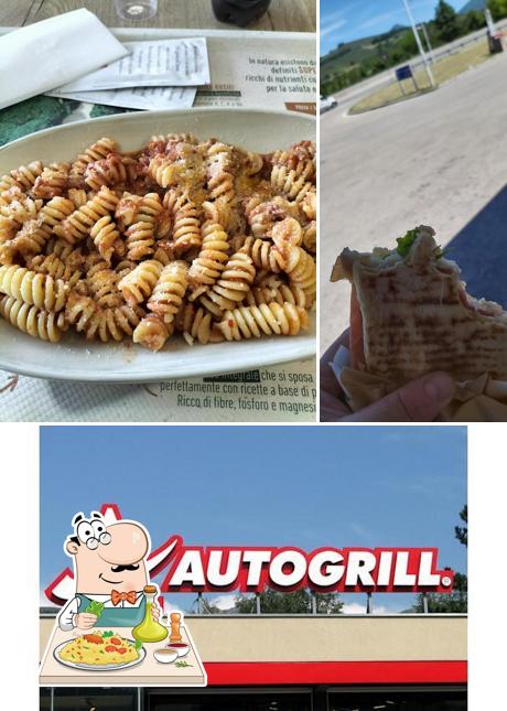 La foto della cibo e interni di Autogrill Spello