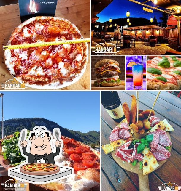 Scegli una pizza a Hangar18 - Food Drink & Show