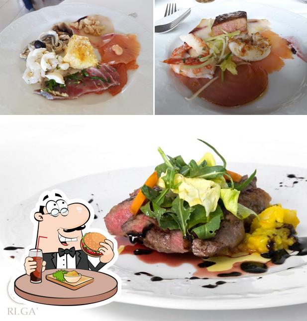 Prova un hamburger a RI.GA' ristorante pizzeria albergo
