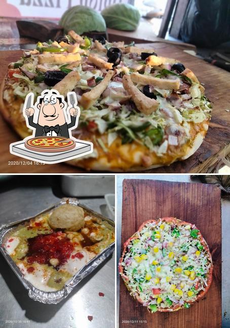 Get pizza at S18 Foodies Plaza
