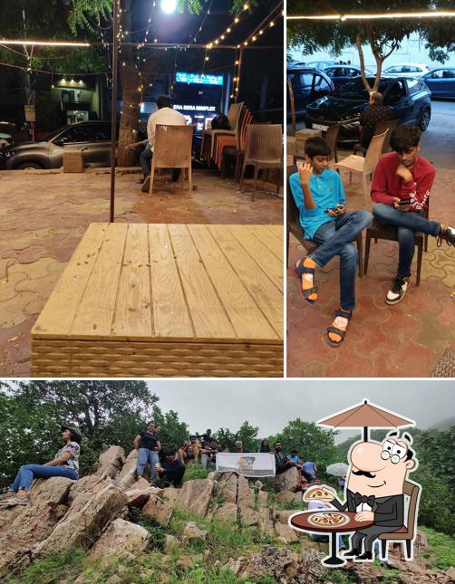 Check out how Yuvi Cafe looks outside