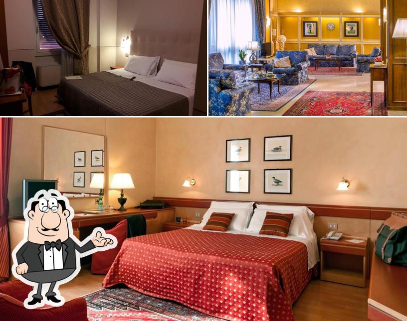 Siediti a un tavolo di Hotel Ambasciatori