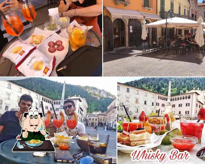 La foto di cibo e interni da Bar Wisky