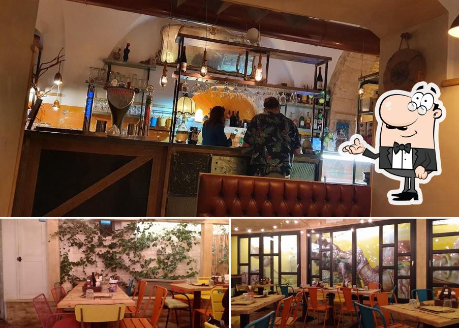 Siediti a un tavolo di Scacciapensieri