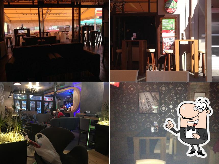 Siediti a un tavolo di Cafe Godot