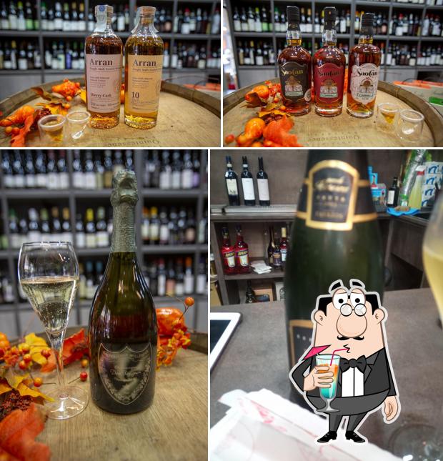 Questa è la immagine che raffigura la bevanda e cibo di Enoteca 50 srls