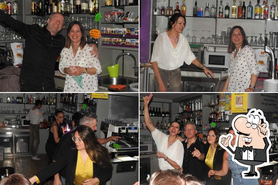 Dai un'occhiata agli interni di Free Bar di Luana