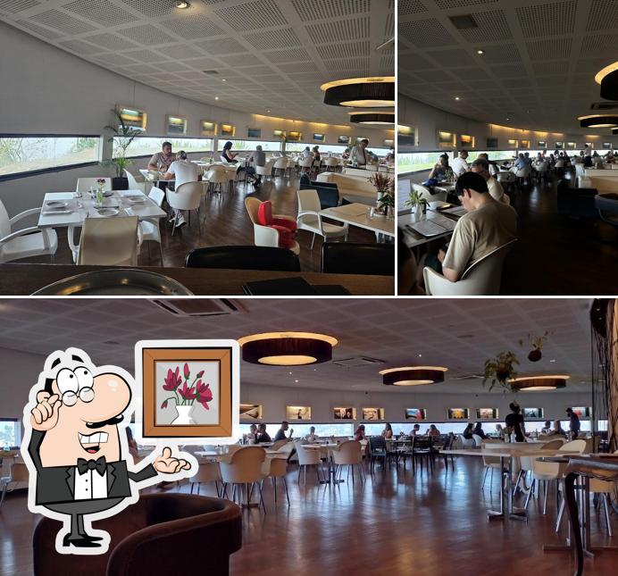 O interior do Bistrô MAC