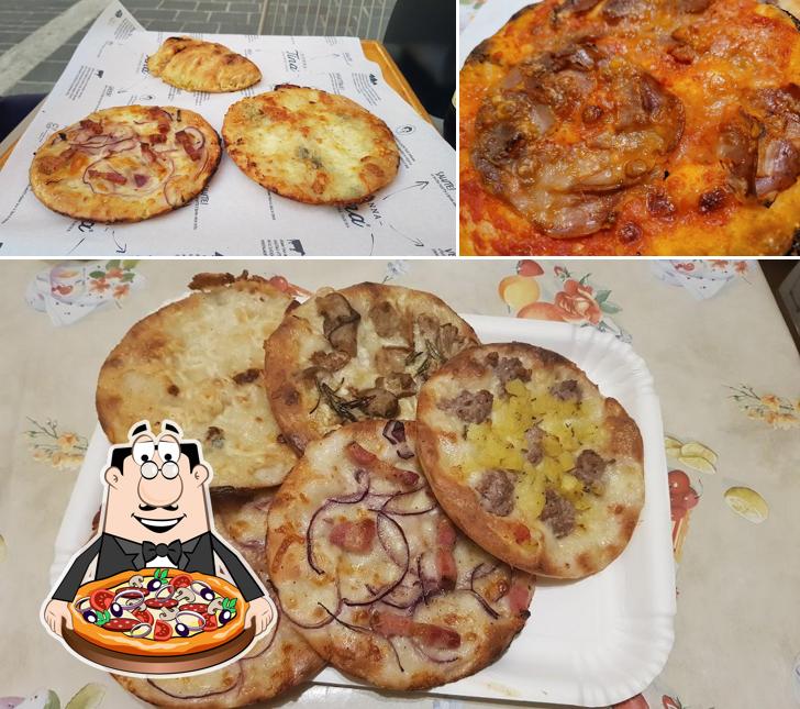 A Donna Tina - Piazza Sacro Cuore, puoi goderti una bella pizza
