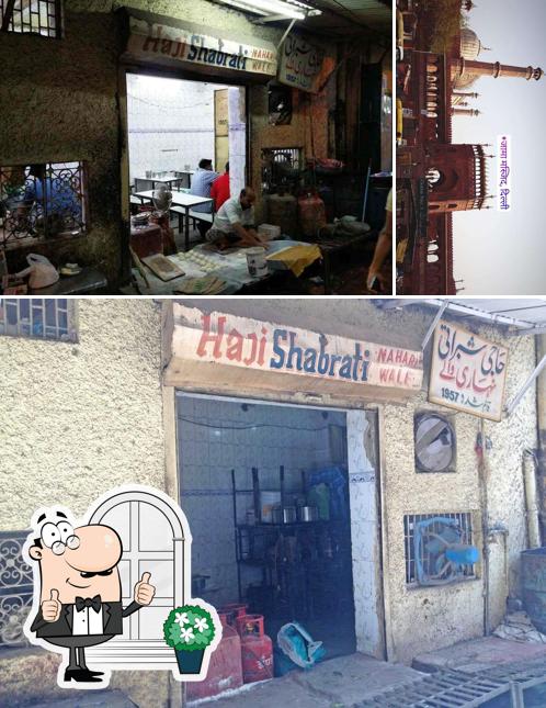Check out how Haji Shabrati Nihari Wale looks outside