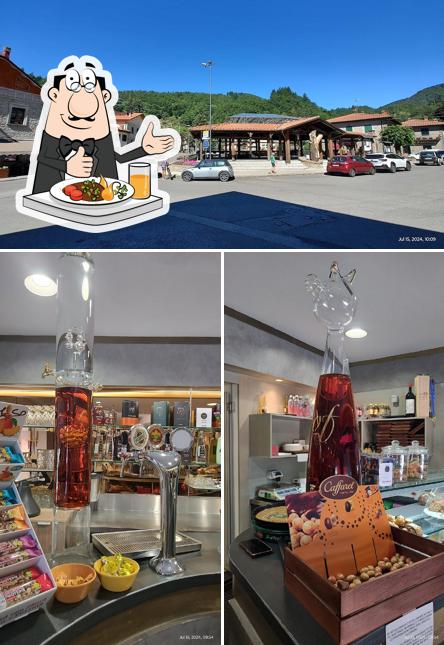 Guarda la immagine che mostra la cibo e esterno di Belli's cafe