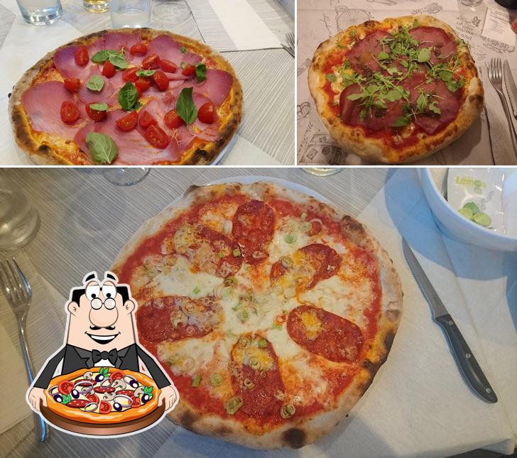 A La Piazzetta, puoi provare una bella pizza