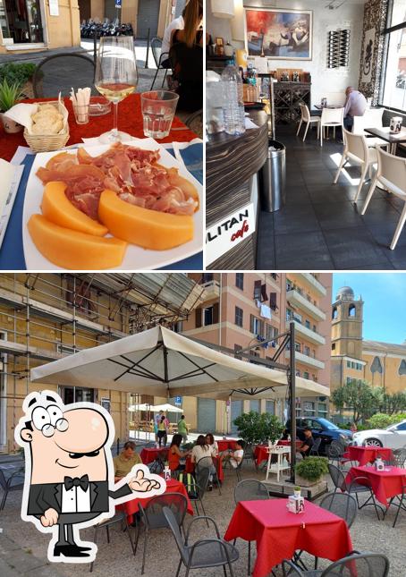 Siediti a un tavolo di Metropolitan café