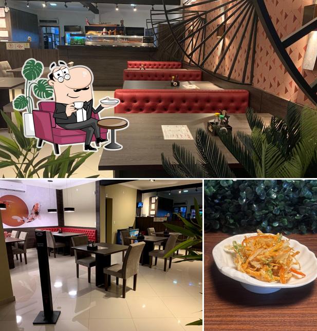 Sente em uma das mesas no Danisan Sushi Delivery Taubaté