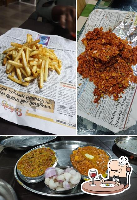 Food at Momai Dhaba