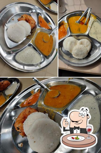 Idli at Shiva Snacks Centre