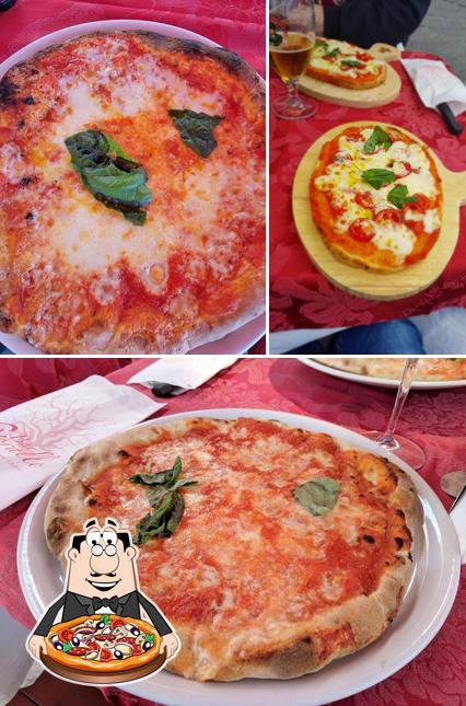 Scegli una pizza a Bar Corallo