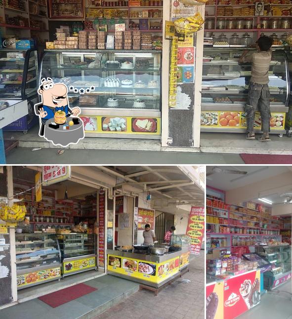 Food at Ratlami Namkin Sweets Corner
