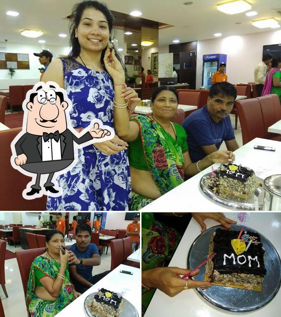 The picture of Khodaldham Dinning Hall’s interior and cake