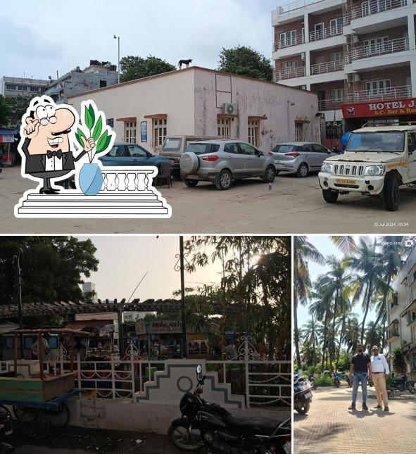 The exterior of Bandar Chowk Food Court,Diu