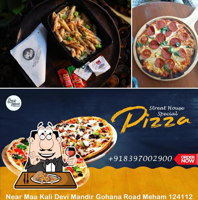 Try out pizza at CHC(chilli hunter cafeteria)