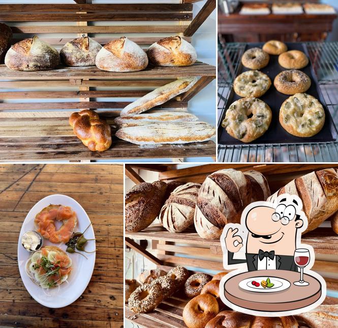 Food at Pizza and pao