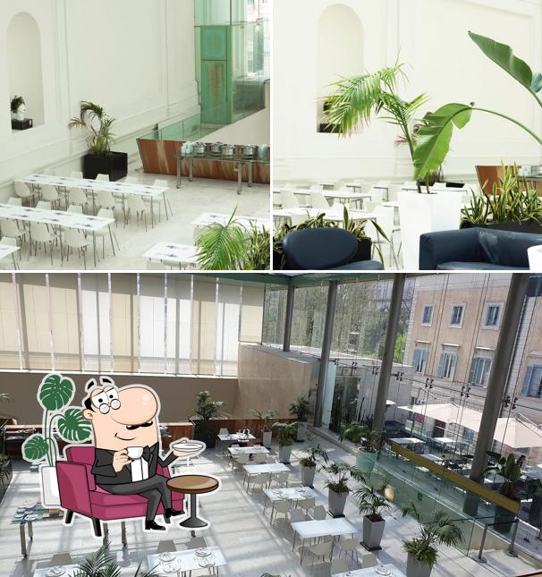 Siediti a un tavolo di Esposizioni