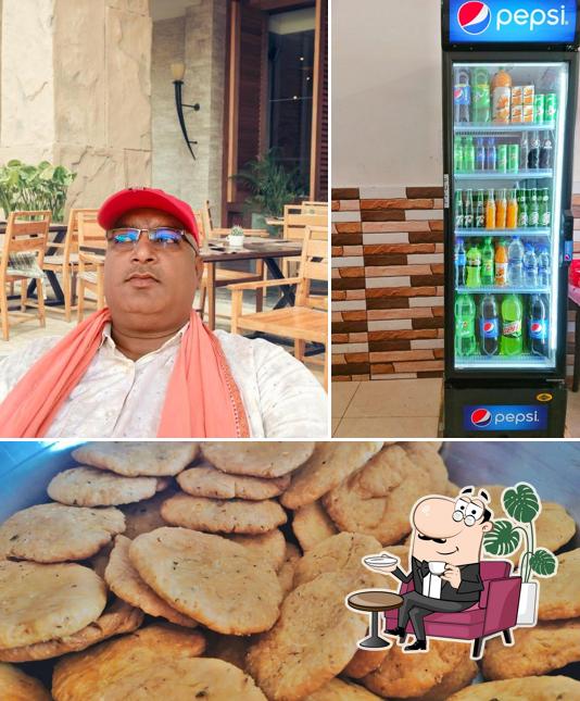 The photo of interior and food at Kalewalay