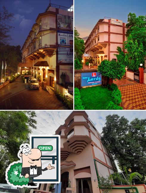 The exterior of Lords Inn Vadodara