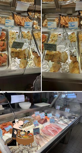 Pescheria - Gastronomia Dal Pescatore si caratterizza per la cibo e interni