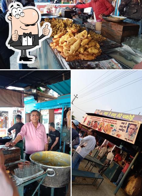 Here's a picture of Ramu Tea Pakoda Center