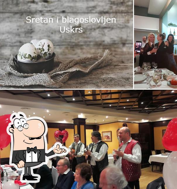 La foto di interni e bancone da bar da Pod mirnim krovom