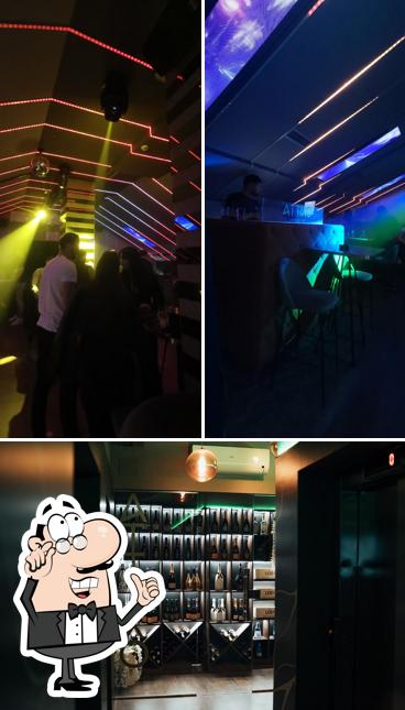 Gli interni di Attiko Night Bar