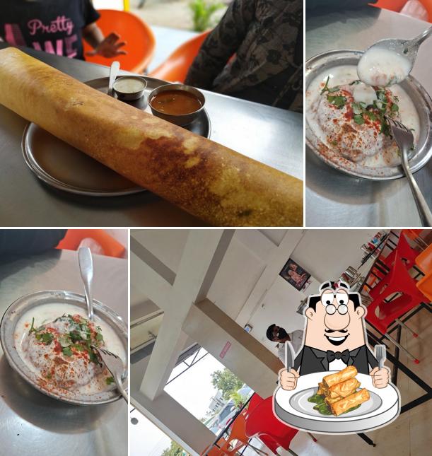 Spring rolls at Joshi wadewale