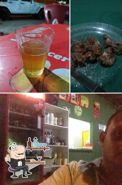 Dê uma olhada a foto apresentando interior e eu no no Bar do Neném