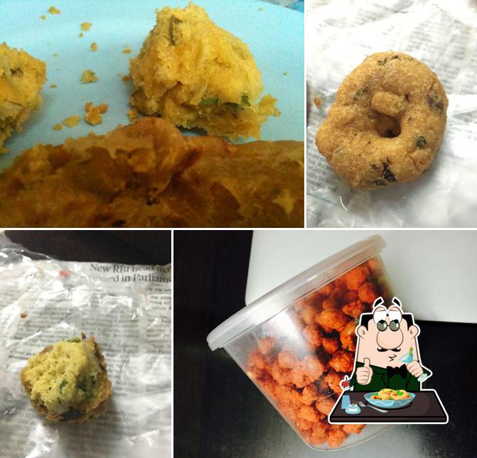 Samosa at Venkteshwara Boli Stall