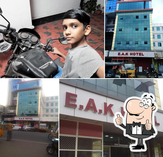 E A K Hotel
