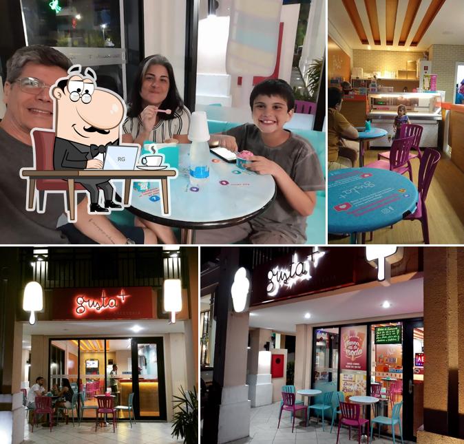 Sente em uma das mesas no Gusta+ Gelateria - Mundi