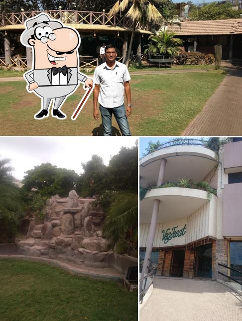 Enjoy the view at the outside area of Veg Treat