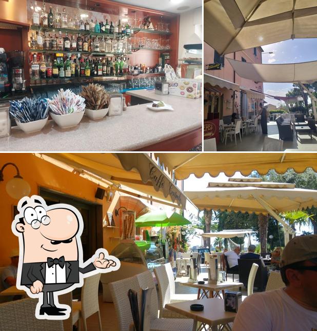 Siediti a un tavolo di Bar Centrale