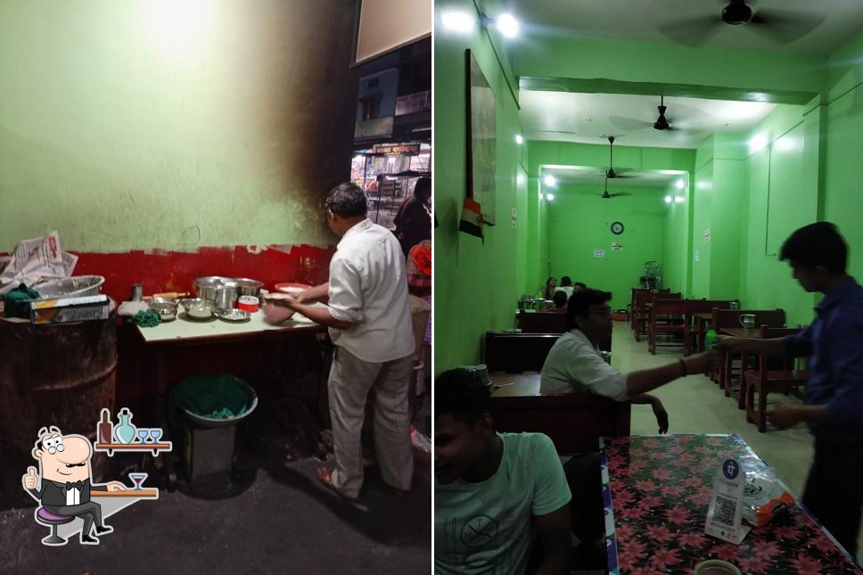 The interior of New Delhi Bhojnalay