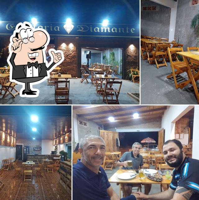 O interior do ESPETARIA DIAMANTE