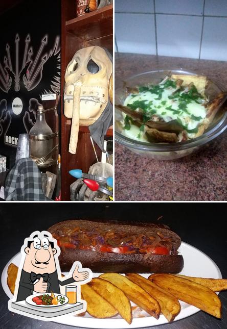 O Galera's Rock Bar se destaca pelo comida e interior